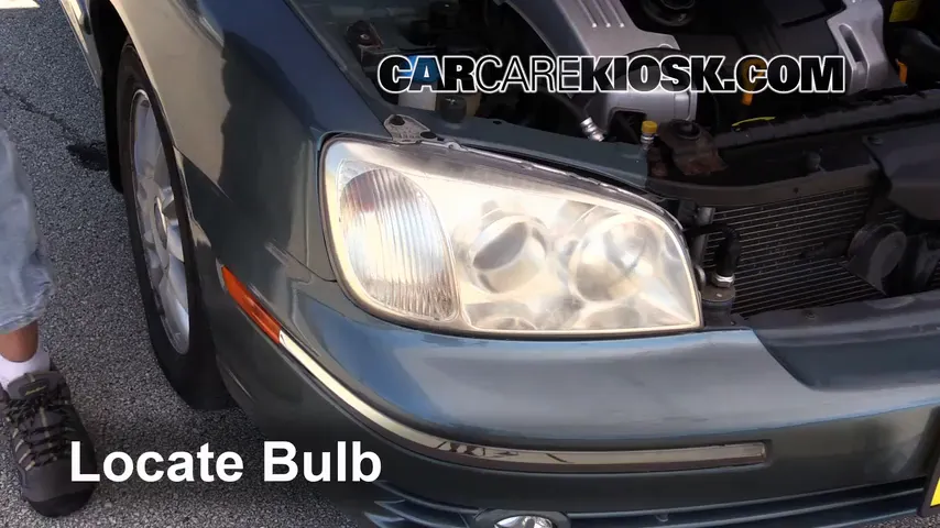 2004 Hyundai XG350 L 3.5L V6 Lights Turn Signal - Front (replace bulb)